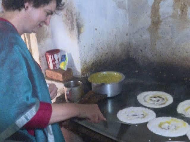 Celebrity visit to Vinayaka Mylari restaurant