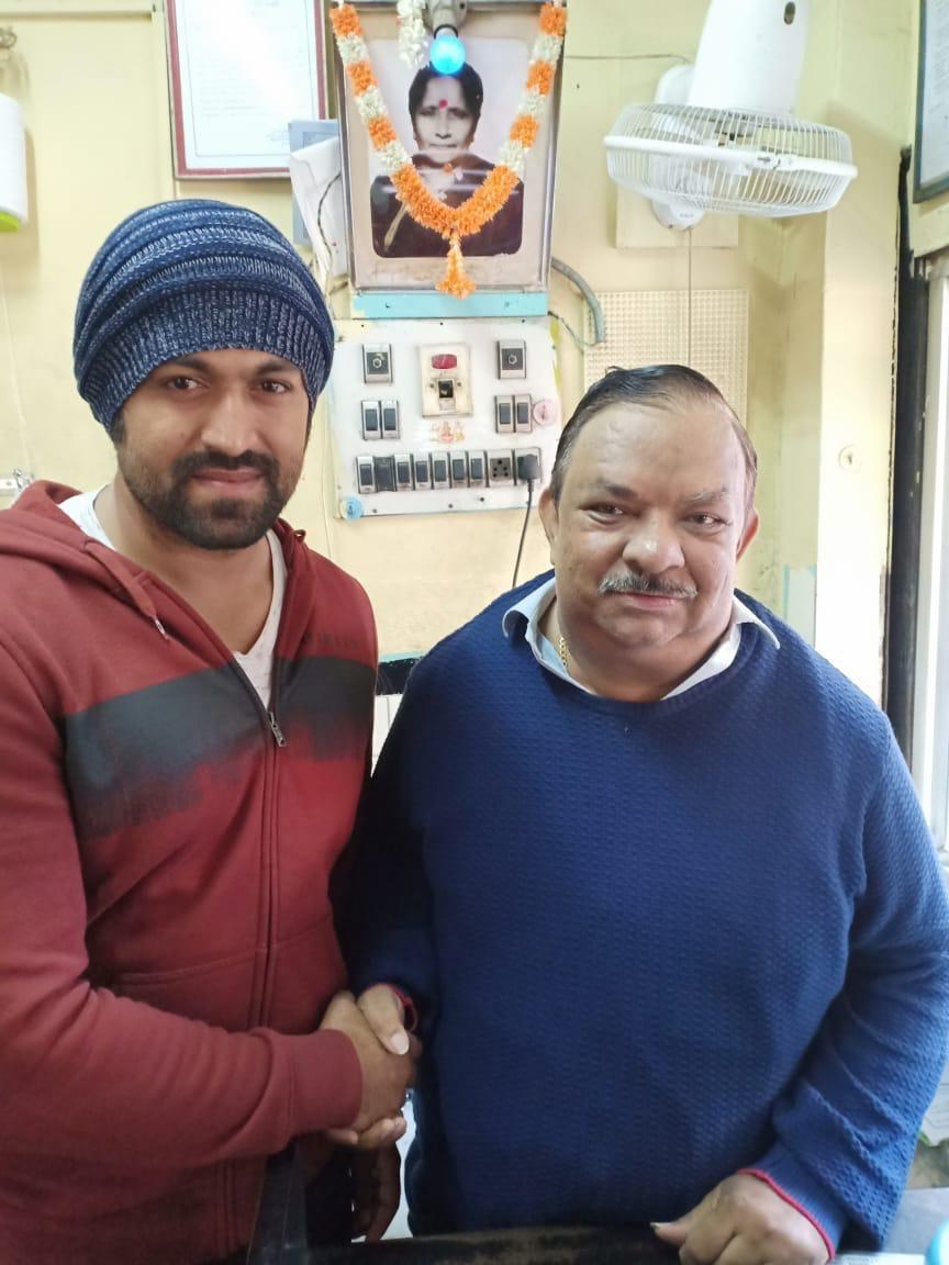 Celebrity at Vinayaka Mylari restaurant